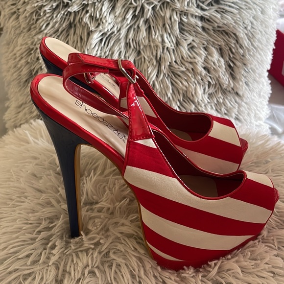 Hillary, size 10, red/white/blue - Picture 2 of 5